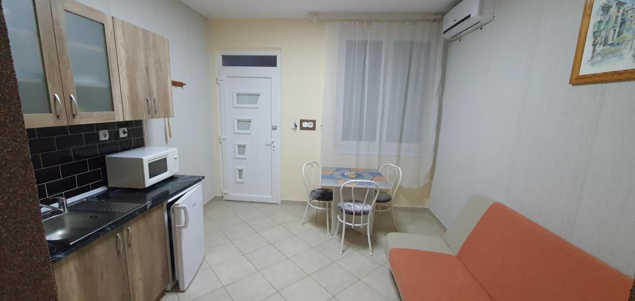 Szlavi Apartman Baja Buitenkant foto