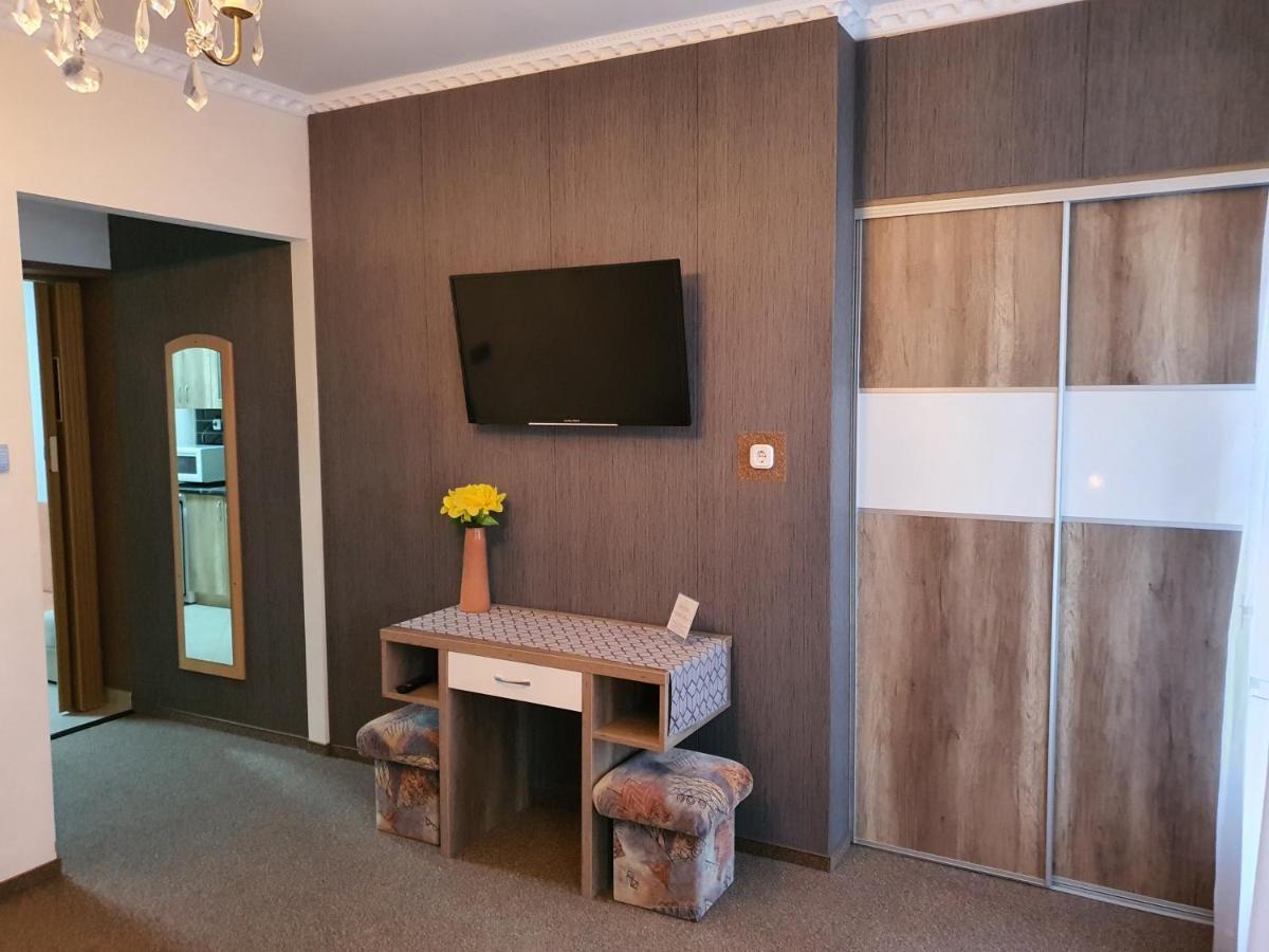Szlavi Apartman Baja Buitenkant foto