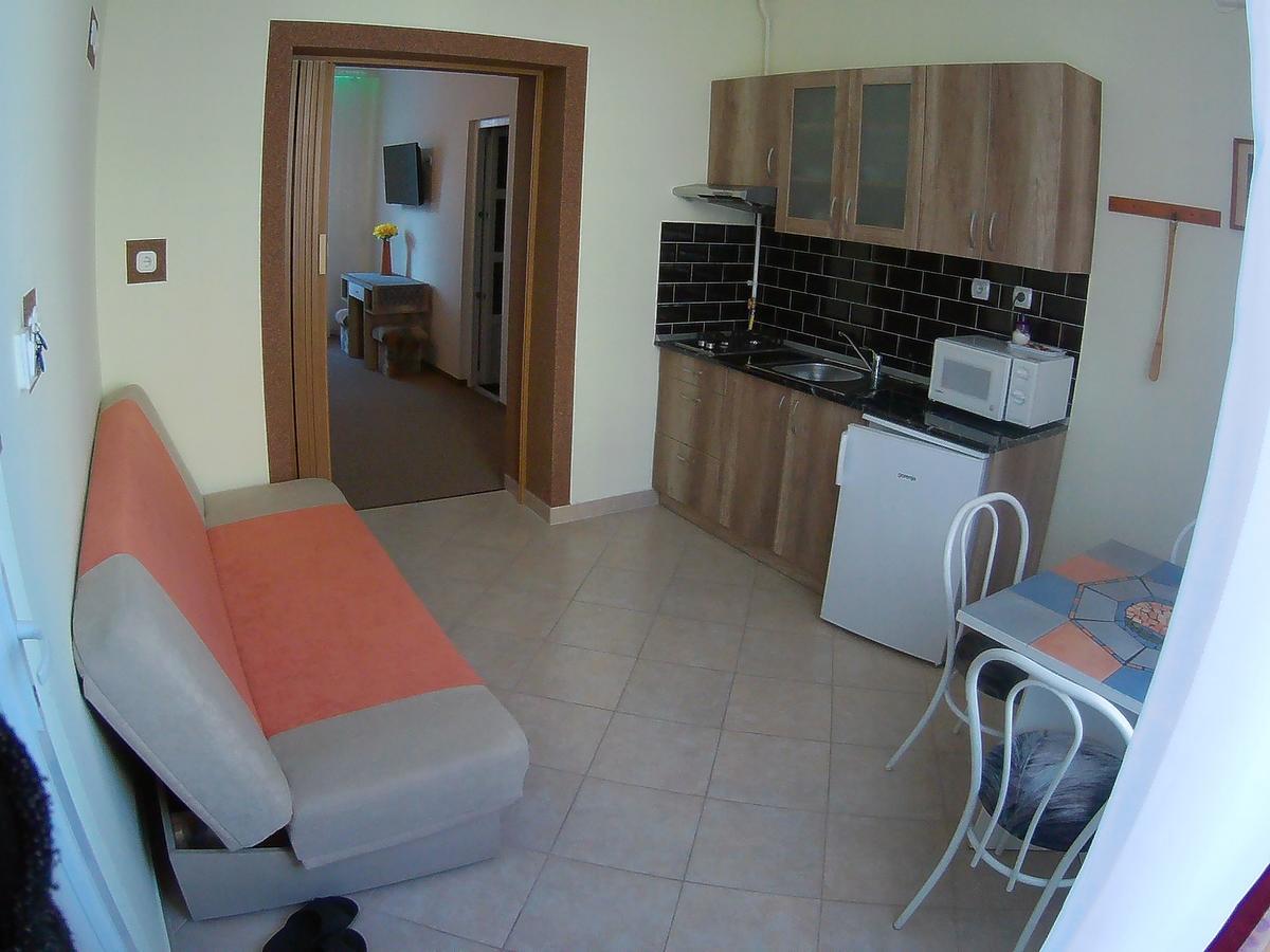 Szlavi Apartman Baja Buitenkant foto