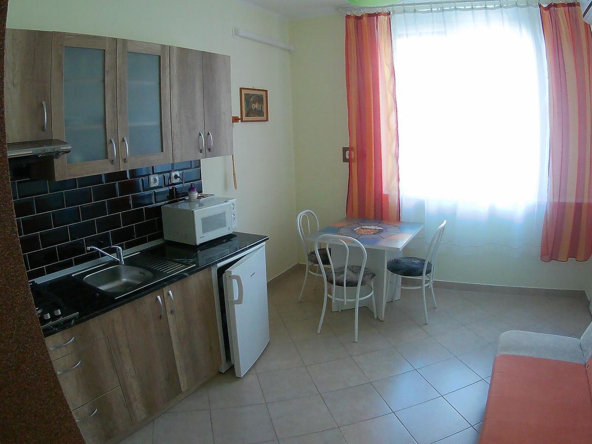 Szlavi Apartman Baja Buitenkant foto