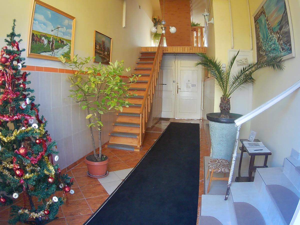 Szlavi Apartman Baja Buitenkant foto
