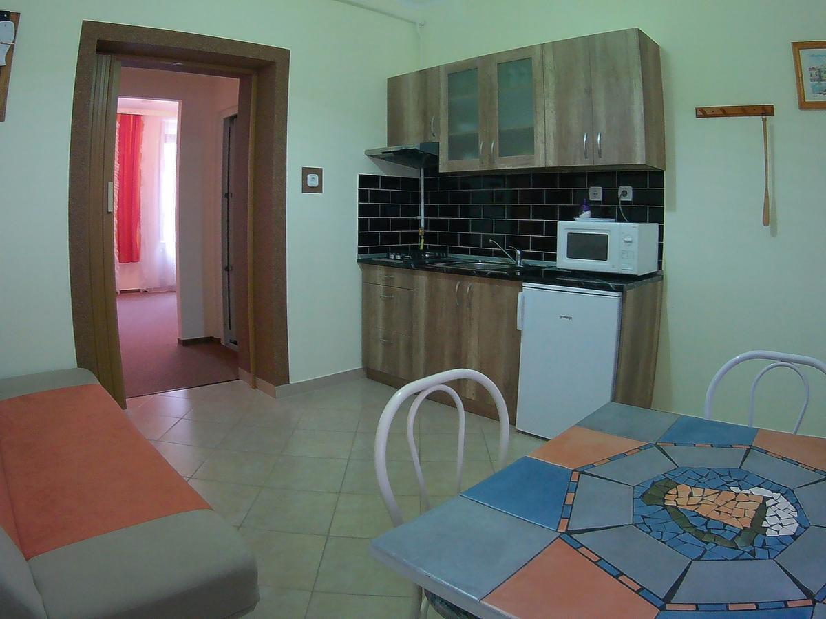 Szlavi Apartman Baja Buitenkant foto